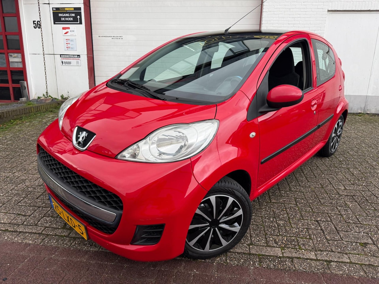 Peugeot 107 - 1.0-12V Urban Move Red Edition| NIEUW APK|AIRCO|E-PKKT|5D| - AutoWereld.nl