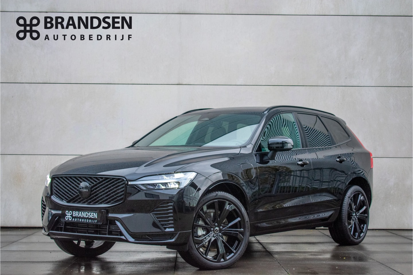 Volvo XC60 - 2.0 T6 Plug-in hybrid AWD Plus Black Edition Facelift-Pano-Keyless-21"-ACC-H&K - AutoWereld.nl