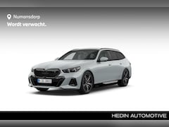BMW i5 Touring - eDrive40 | M-Sport Pro | 20'' | Panorama. | Comfortstoel. + vent. | B&W | Trekhaak | Park.