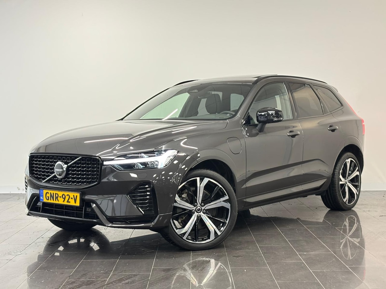 Volvo XC60 - Recharge T6 AWD Plus Dark | Lightning Pack | Harman Kardon | 360o camera | Getint glas | | - AutoWereld.nl