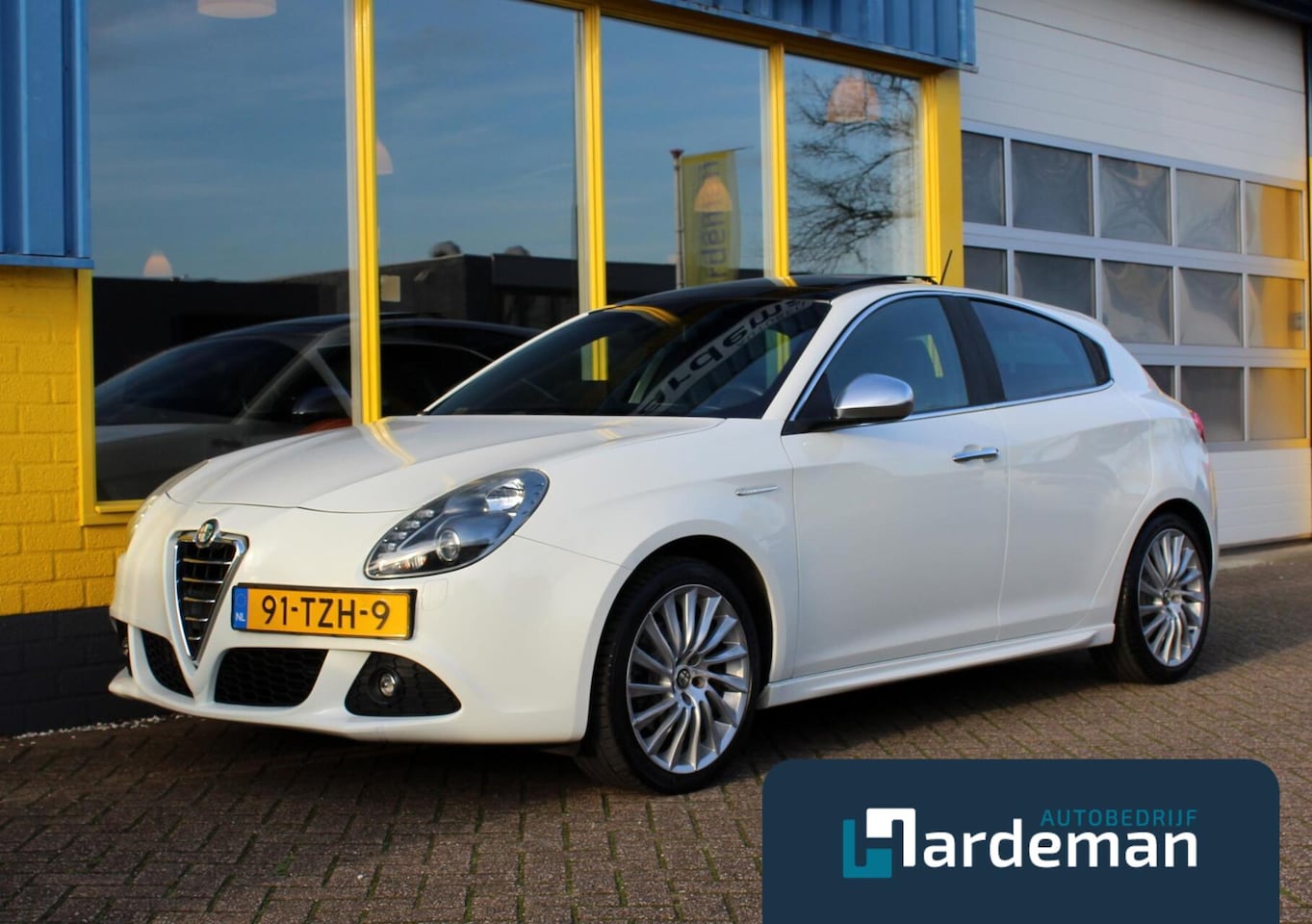 Alfa Romeo Giulietta - 1.4 T Distinctive Pano Leder - AutoWereld.nl