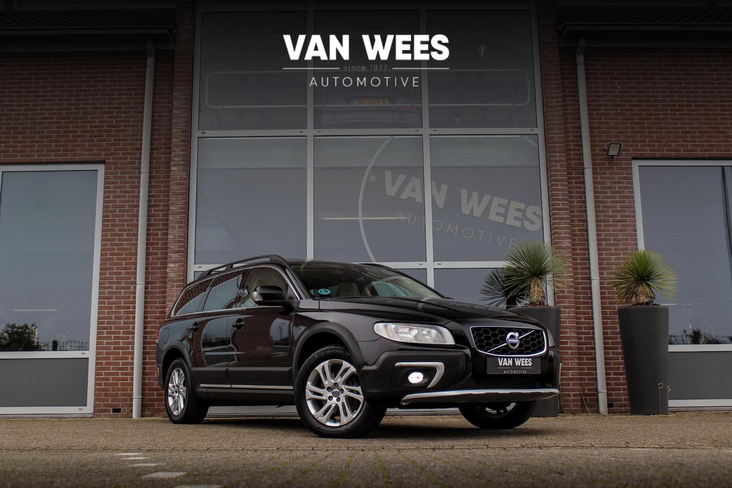 Volvo XC70 - 2.0 D4 2WD Momentum | Automaat | 181 pk | Trekhaak | Dakraam | Leer| Navi | PDC | Cruise-c - AutoWereld.nl