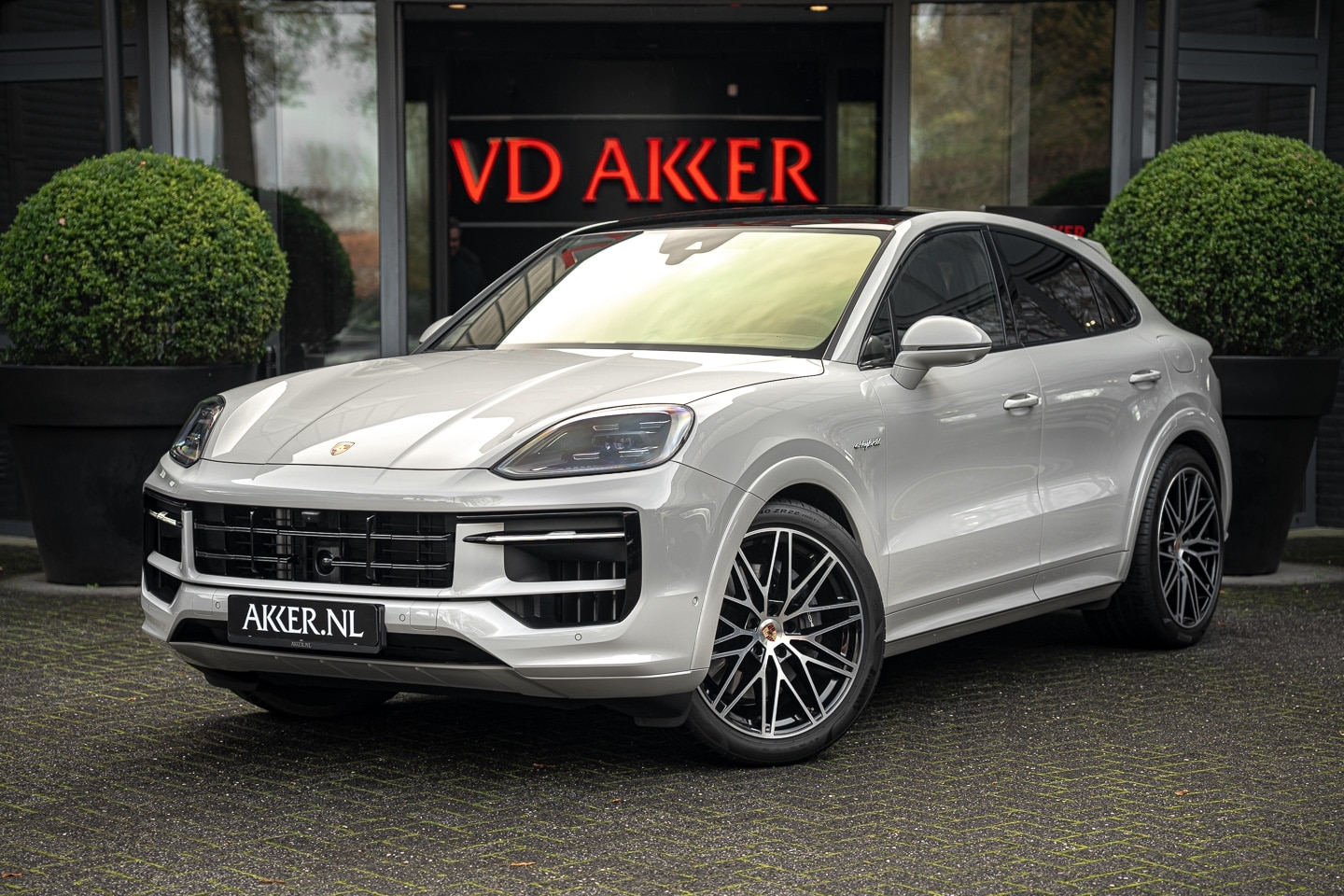 Porsche Cayenne Coupé - E-Hybrid SportDesign | Head-up | Adapt. Sportstoelen | Luchtvering - AutoWereld.nl