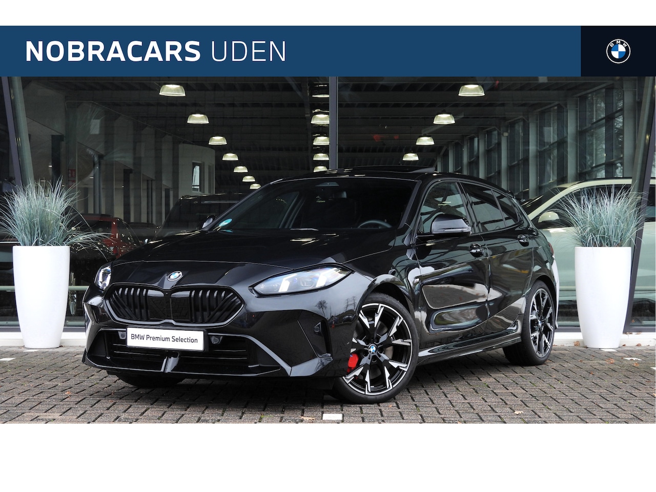 BMW 1-serie - 120 M Sport Automaat / Panoramadak / Sportstoelen / Achteruitrijcamera / M Adaptief onders - AutoWereld.nl