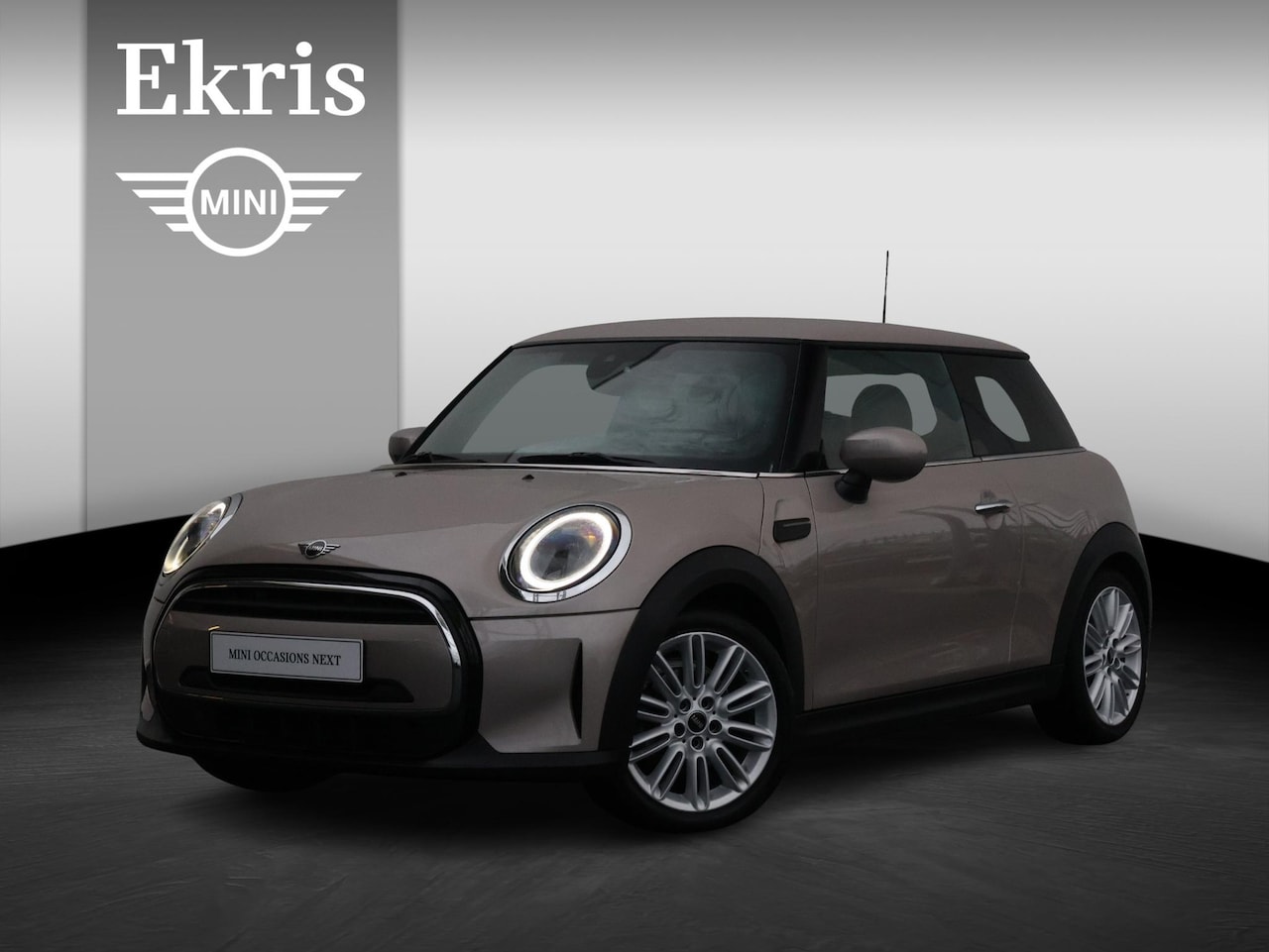MINI Cooper - Mini 1.5 Classic Sportstoelen/ Cruise Control/ LED-koplampen/ Navigatie/ Parkeer sensoren - AutoWereld.nl