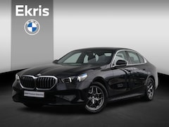 BMW 5-serie - 520i / Stoelverwarming / Achteruitrijcamera / 18'' /