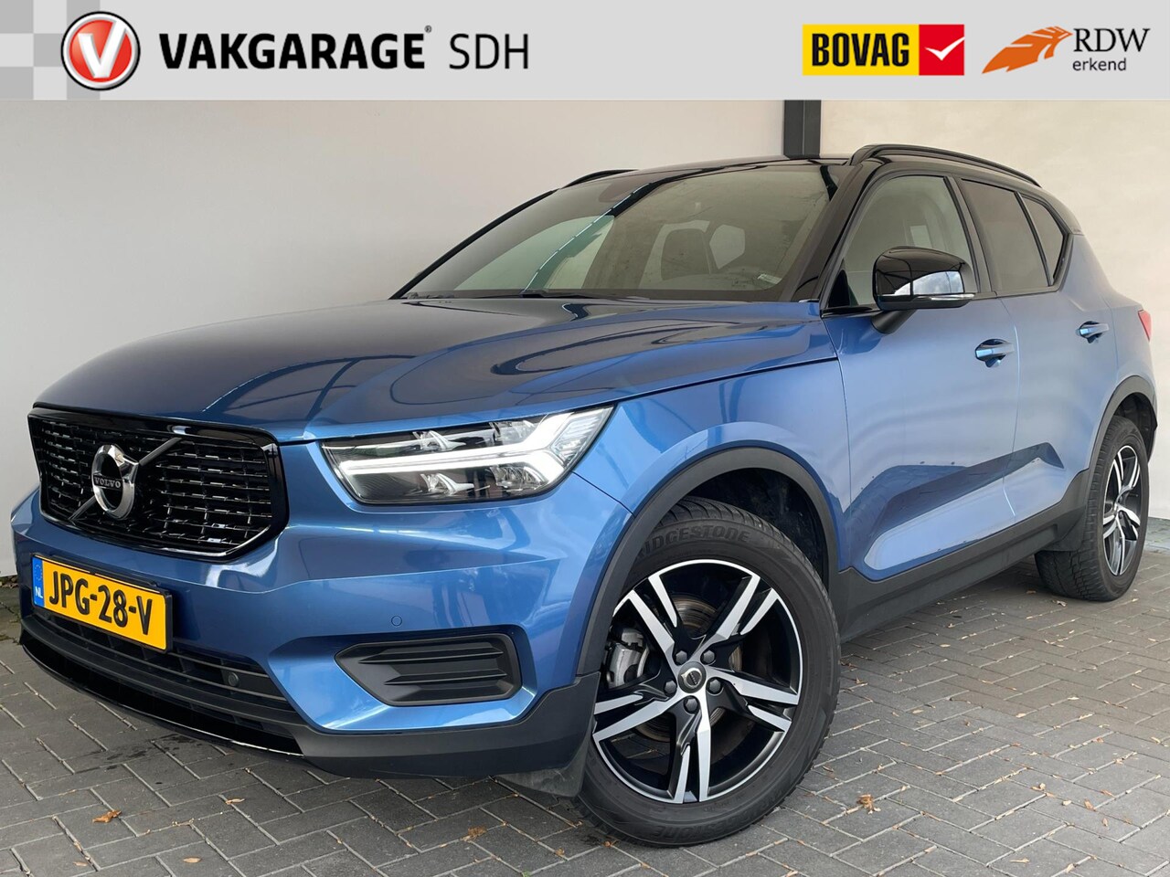 Volvo XC40 - 1.5 T3 R-Design|Automaat|Two-Tone|Black|Elek. Kofferbak - AutoWereld.nl