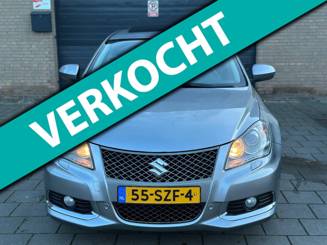 Suzuki Kizashi - 2.4 Sport Keyless | Leder | Panorama | Clima | Cruise Control | PDC | Dealeronderhouden - AutoWereld.nl