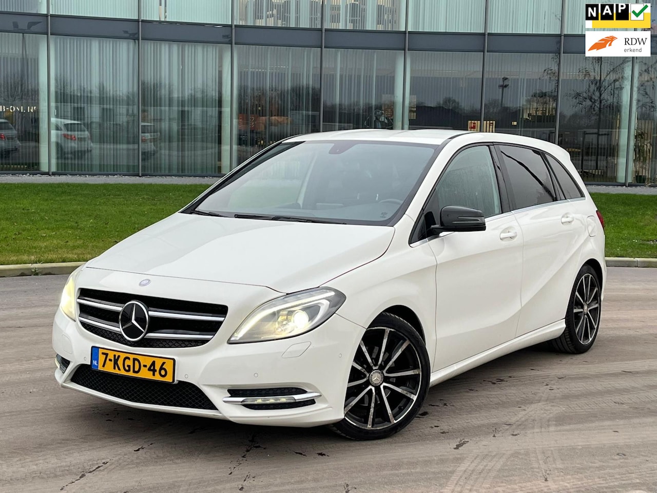 Mercedes-Benz B-klasse - 180 AMG PAKKET NAP LED - AutoWereld.nl