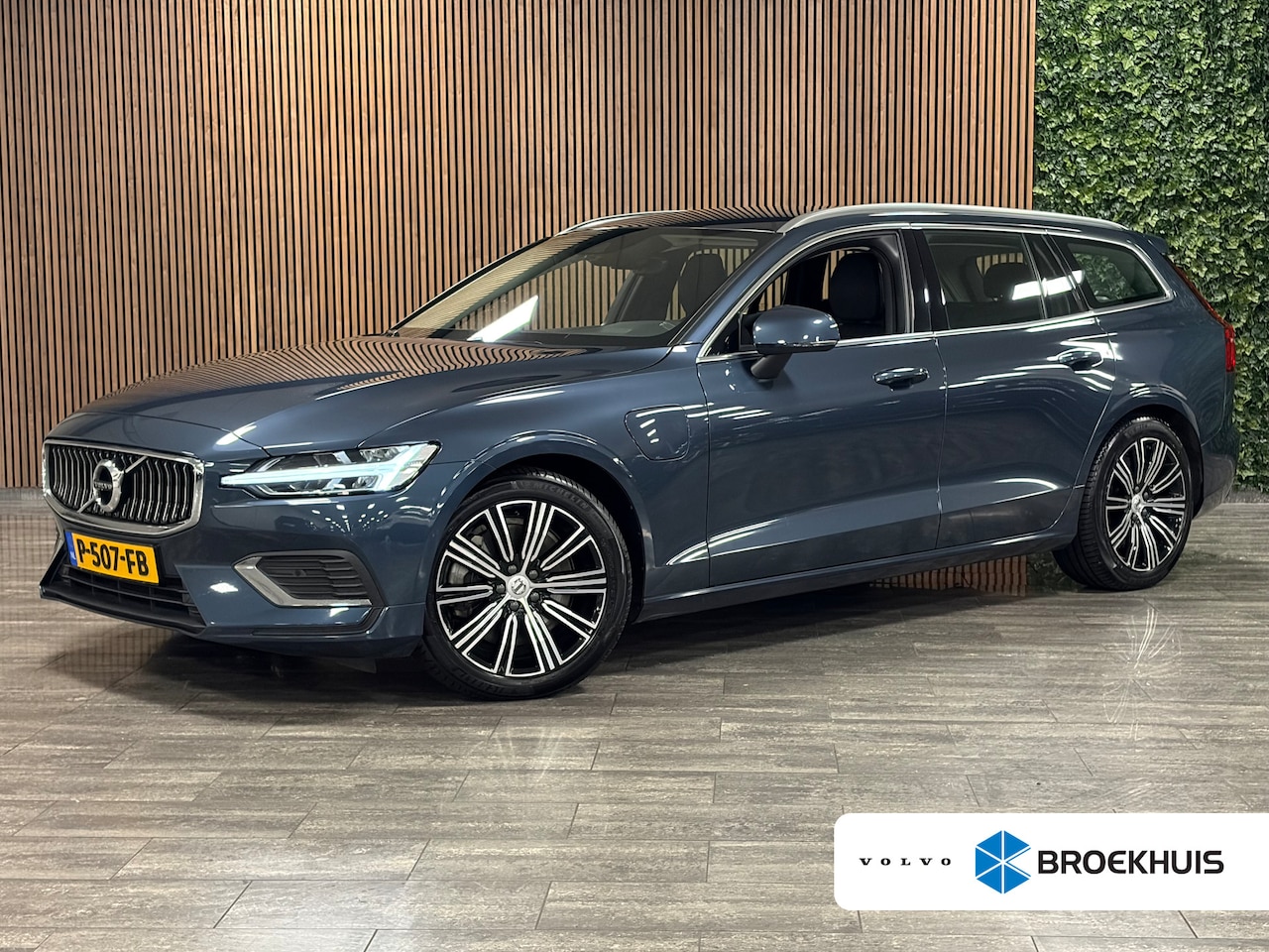 Volvo V60 - T6 AWD Recharge Inscription Long Range Trekhaak | Adaptieve Cruise Control | Stoel en Stuu - AutoWereld.nl