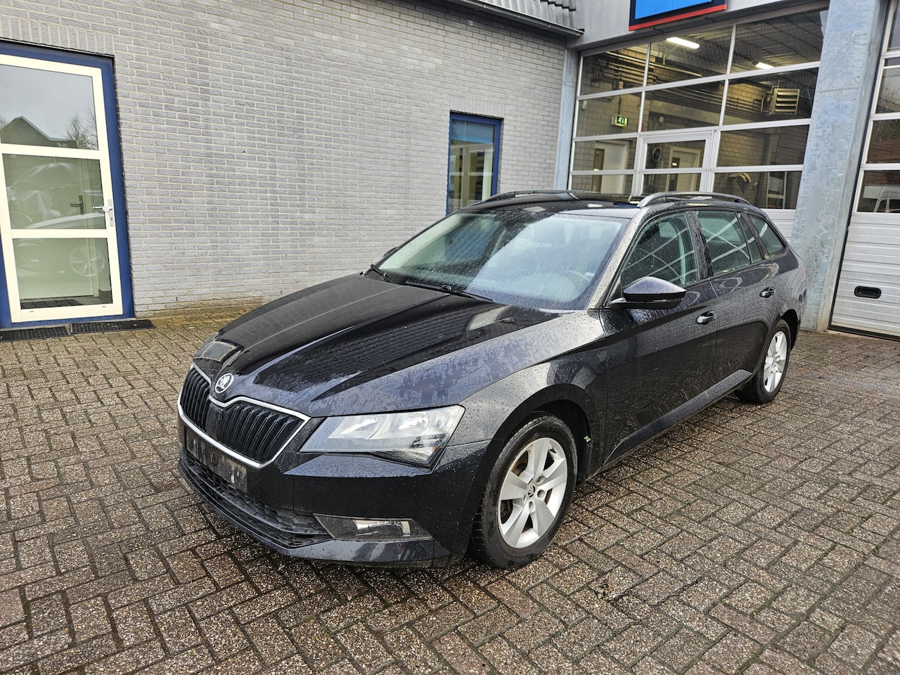 Skoda Superb Combi - 1.6 TDI Active Business Engine broken, motor defect - AutoWereld.nl