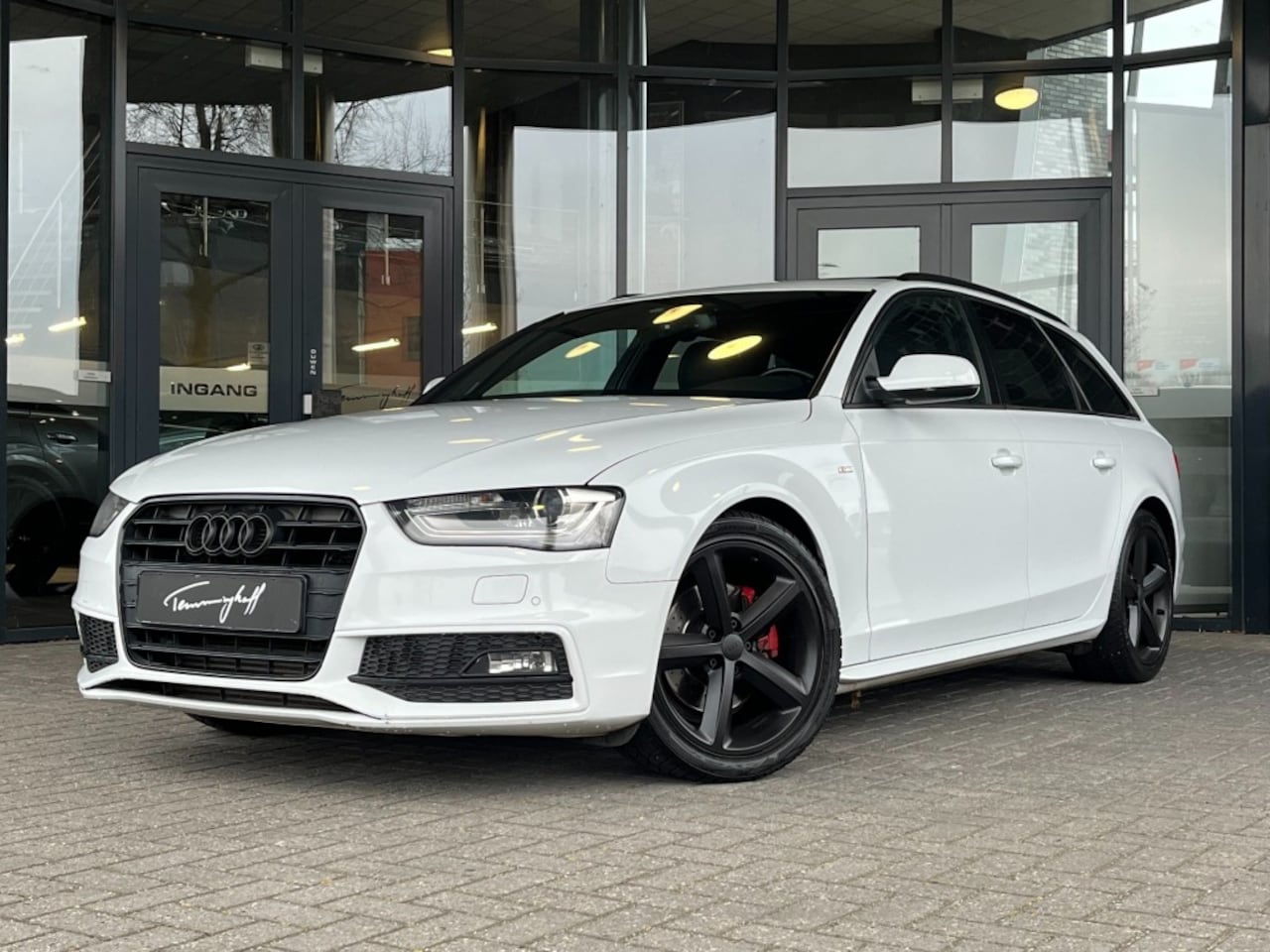 Audi A4 Avant - AVANT 2.0 TDi 177PK S-LINE - PANO - BenO - AFN. TREKH. - AutoWereld.nl