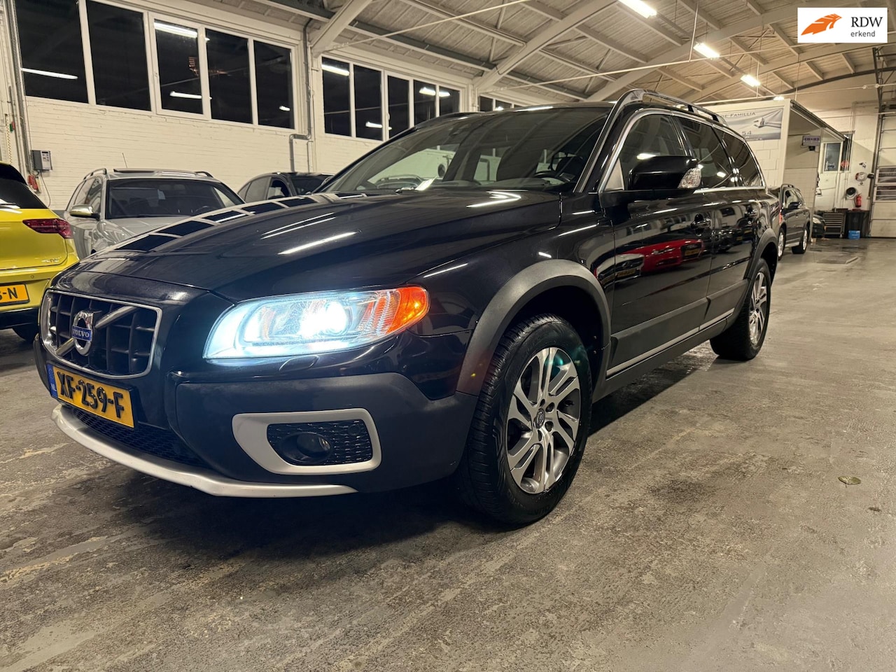 Volvo XC70 - 2.4 D4 AWD Summum Zwart Leer/xenon/Navi - AutoWereld.nl