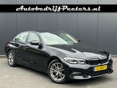 BMW 3-serie - 320i 1e eig. Sportstoelen Leder Camera Sfeerlicht L-Cockpit e.Trekhaak NL