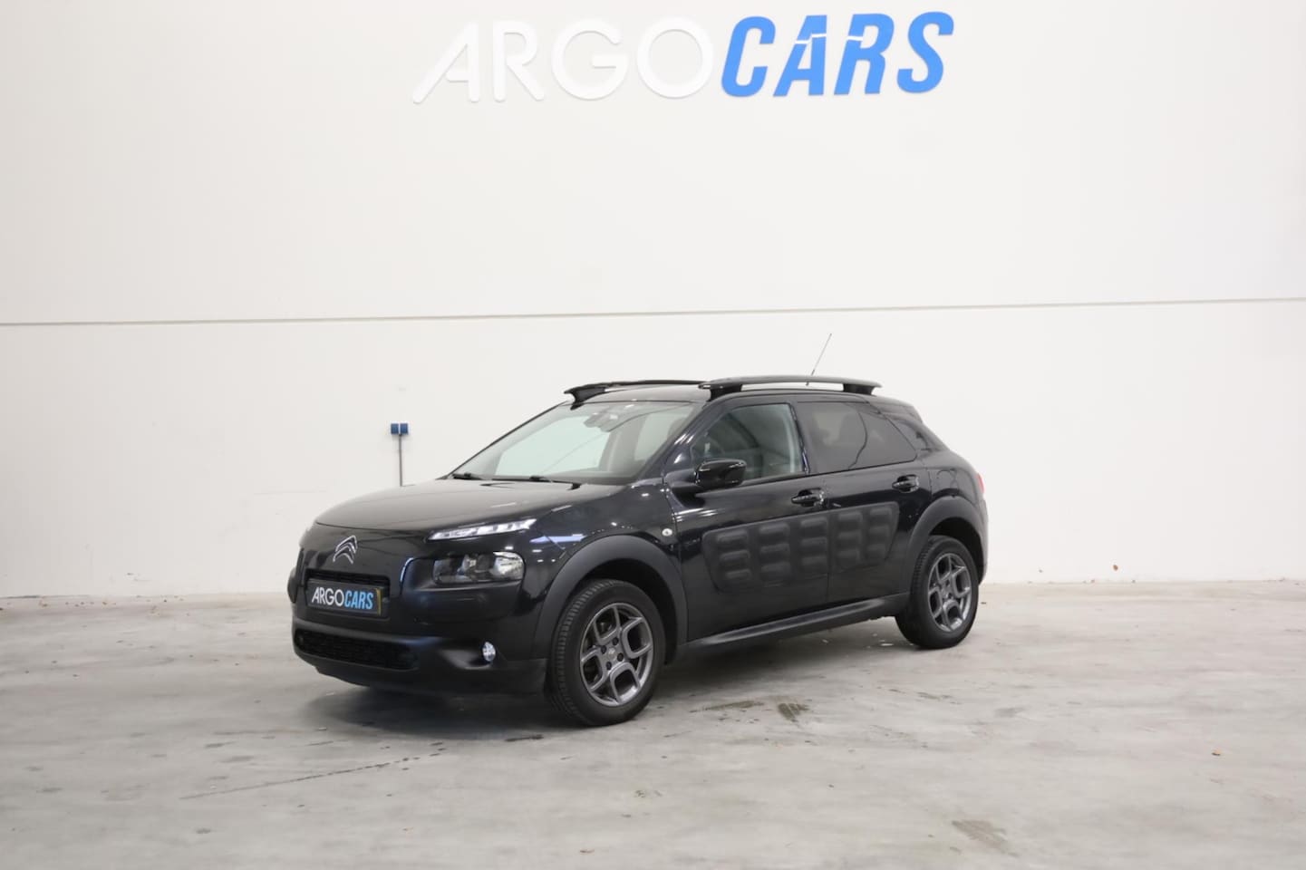 Citroën C4 Cactus - 1.2 PureTech Shine NAP CAMERA PDC AIRCO NAVI ZWART LEASE v/a €77,- p.m. INRUIL MOGELIJK - AutoWereld.nl