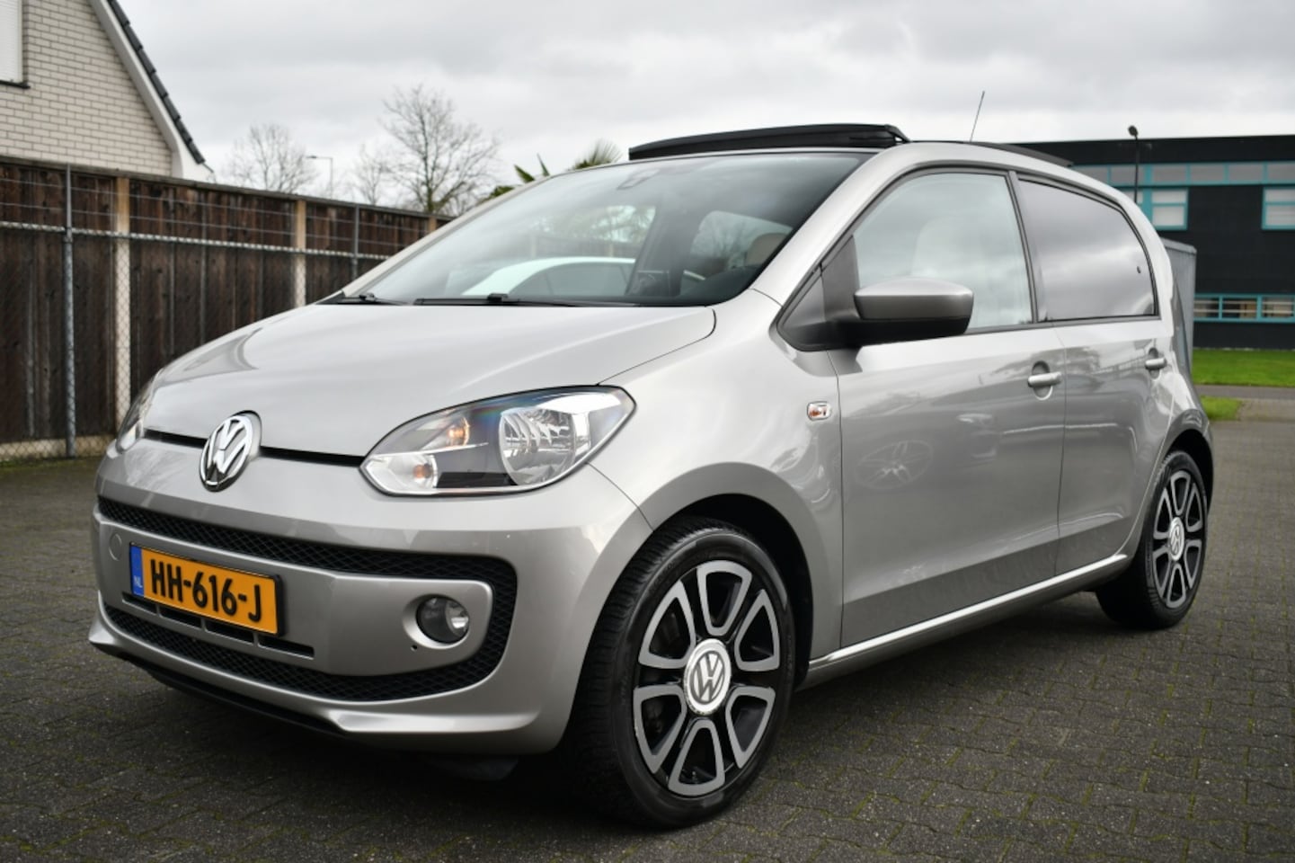 Volkswagen Up! - 1.0 high up! BlueM. Zeer Luxe *Leder|Pano|Cruise - AutoWereld.nl