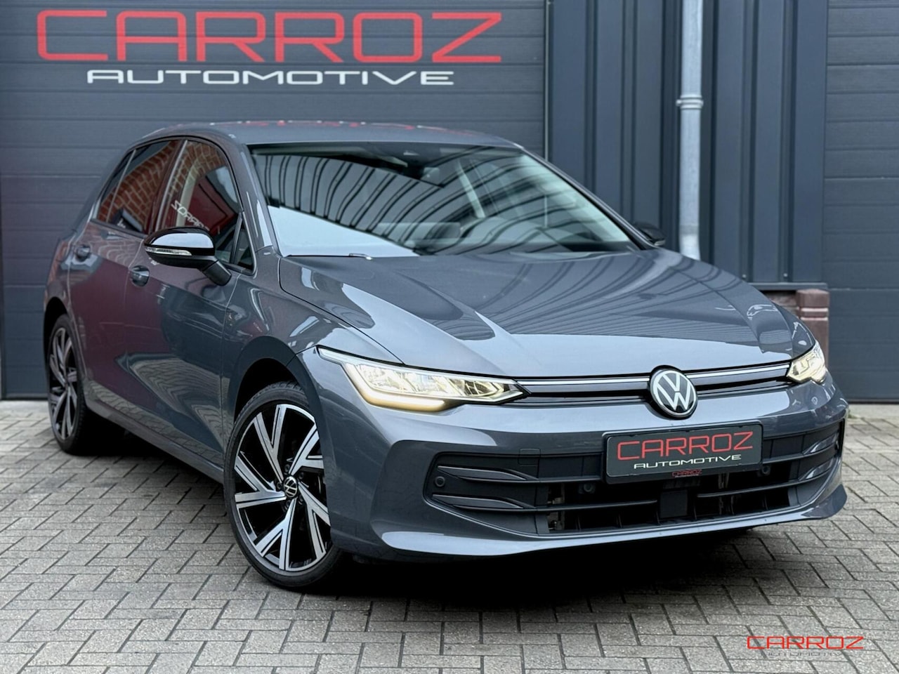 Volkswagen Golf - 1.5 eTSI Life Edition ACC LED Ambiance CarPlay - AutoWereld.nl