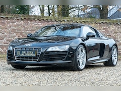 Audi R8 - 5.2 V10 FSI Coupé "Recently serviced" Executed in Phantom Black with sideblades in carbon