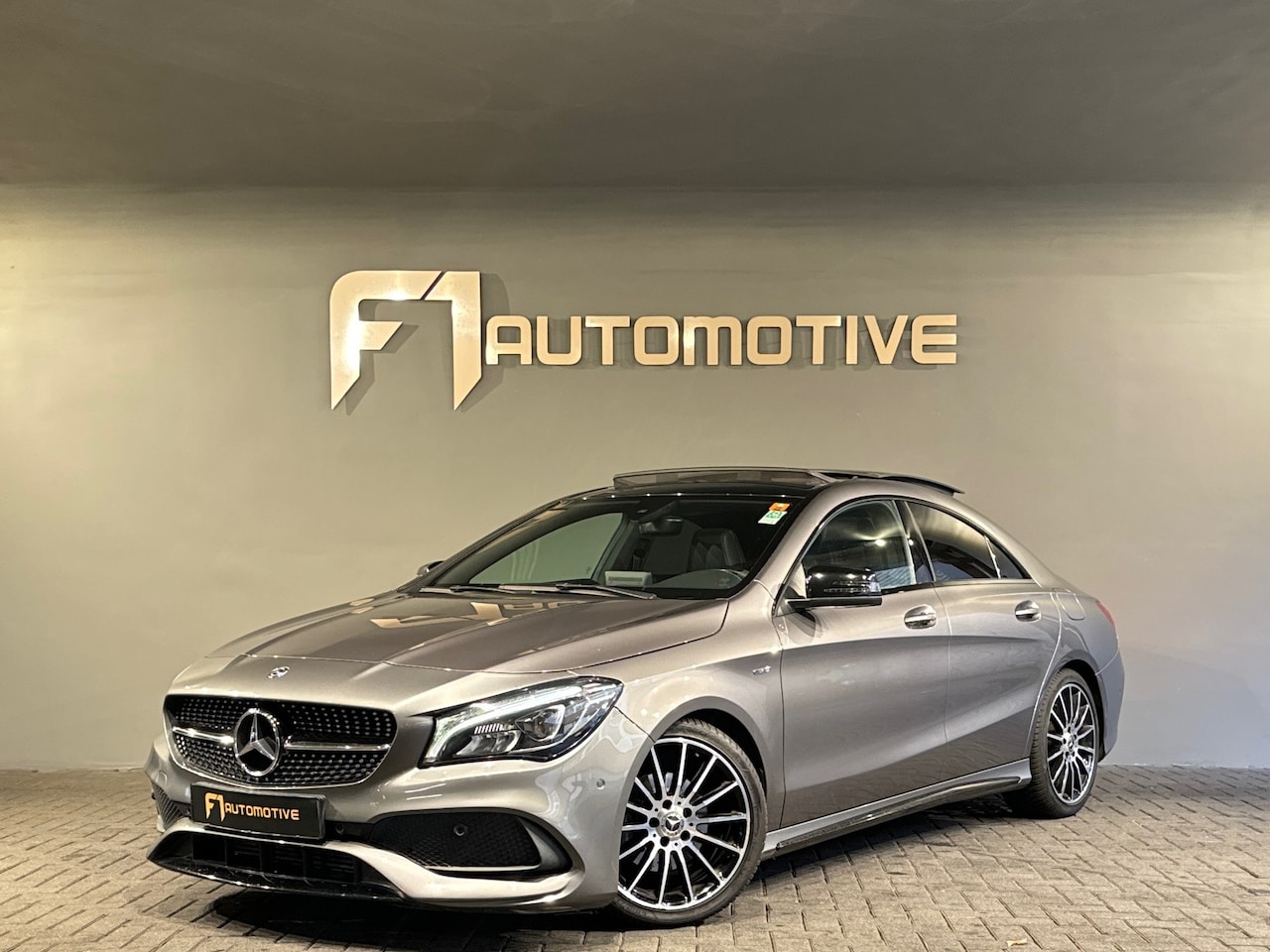 Mercedes-Benz CLA-Klasse - 180 AMG Pano|Camera|Sfeer|Night - AutoWereld.nl