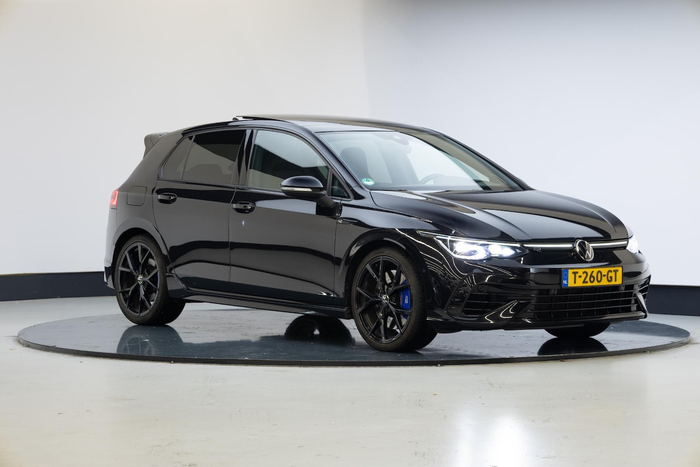 Volkswagen Golf - 2.0 TSI R 4Motion | Leder | Panorama | Performance | Akrapovic | Head Up | - AutoWereld.nl