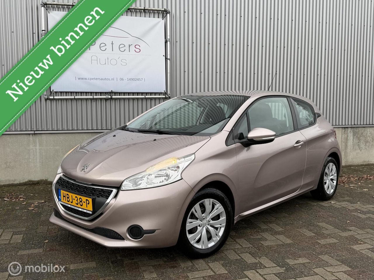 Peugeot 208 - 1.2 VTi Active 2014 / Airco / Cruisecontrol / Bluetooth / 4S banden nieuw / NAP - AutoWereld.nl