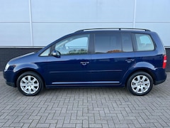 Volkswagen Touran - 1.6-16V FSI AUT. 7-persoons - clima - trekhaak - cruise control - NAP - Lm velgen
