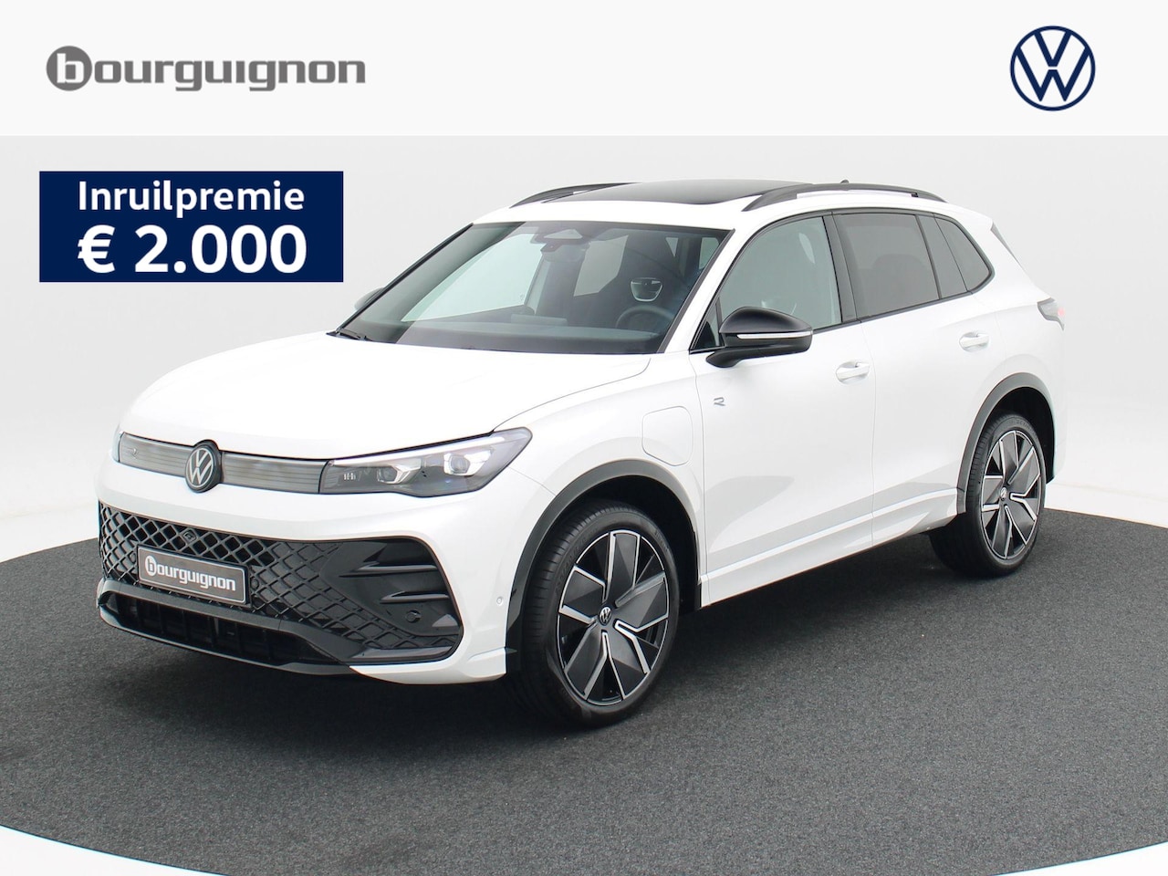 Volkswagen Tiguan - 1.5 eHybrid R-Line Edition 204 PK | Trekhaak | 360 Camera | LED Matrix | Black Style | Ada - AutoWereld.nl