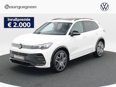 Volkswagen Tiguan - 1.5 eHybrid R-Line Edition 204 PK | Trekhaak | 360 Camera | LED Matrix | Black Style | Ada