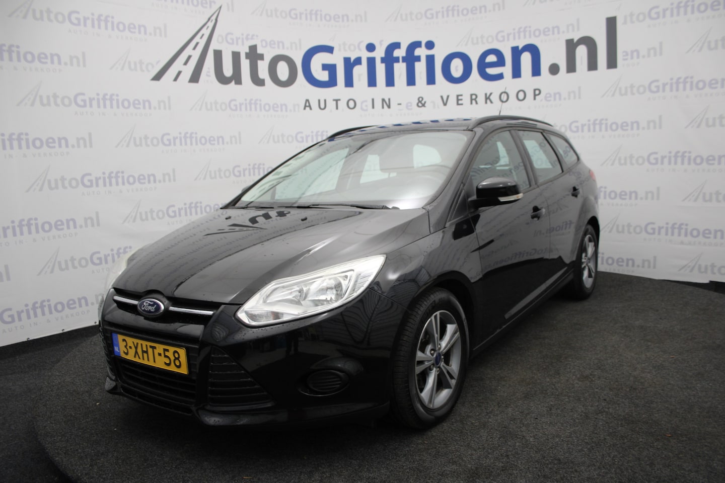 Ford Focus Wagon - 1.0 EcoBoost Edition nette station met trekhaak - AutoWereld.nl