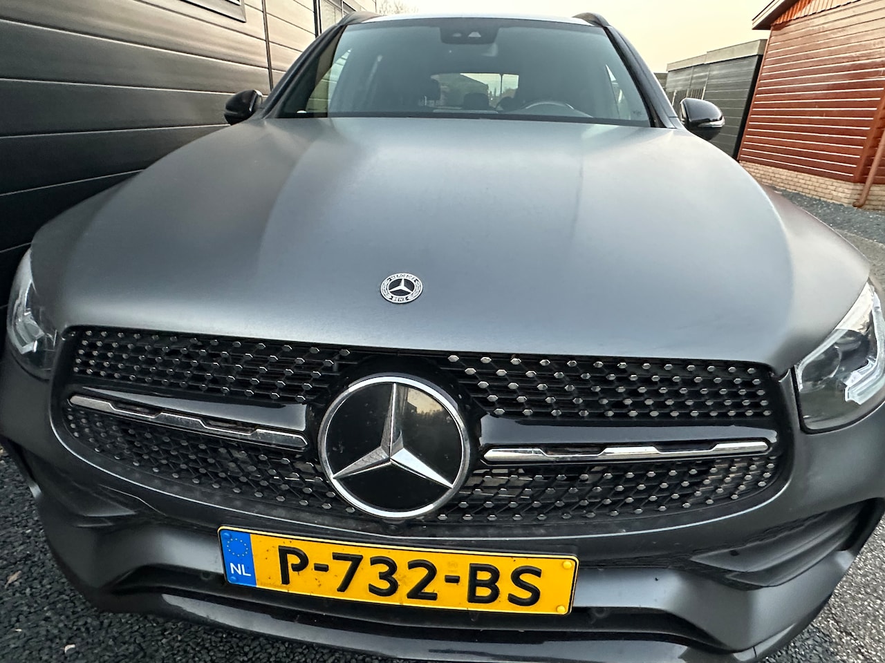 Mercedes-Benz GLC-klasse - 300e 4MATIC Business Solution AMG Gewrapt in mat grijs - AutoWereld.nl