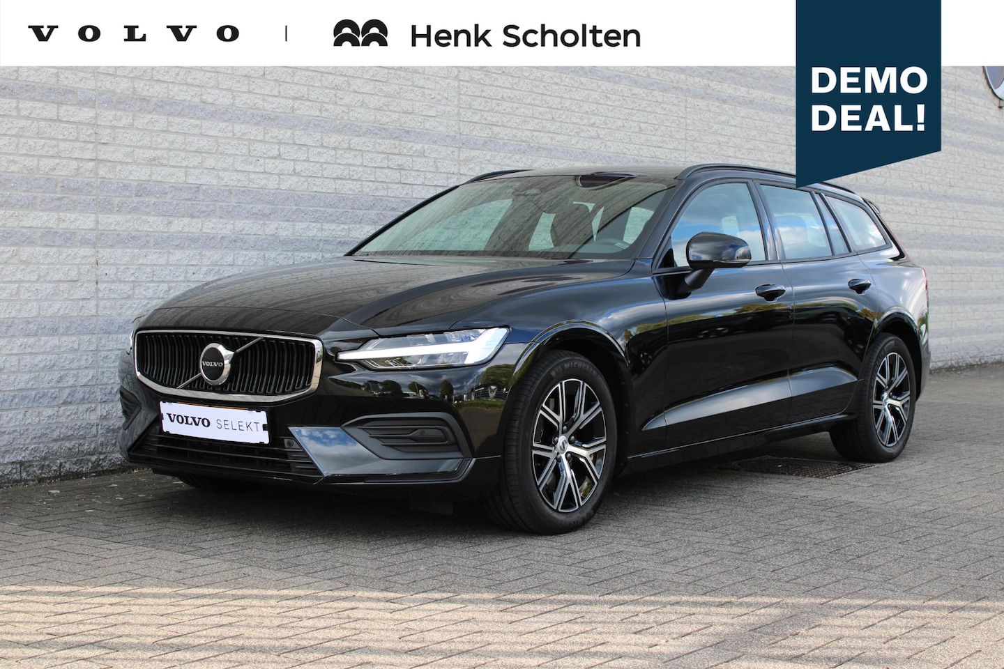 Volvo V60 - B3 Automaat Essential | Lederen Interieur| Adaptieve Cruise Control| Blind Spot| Verwarmba - AutoWereld.nl