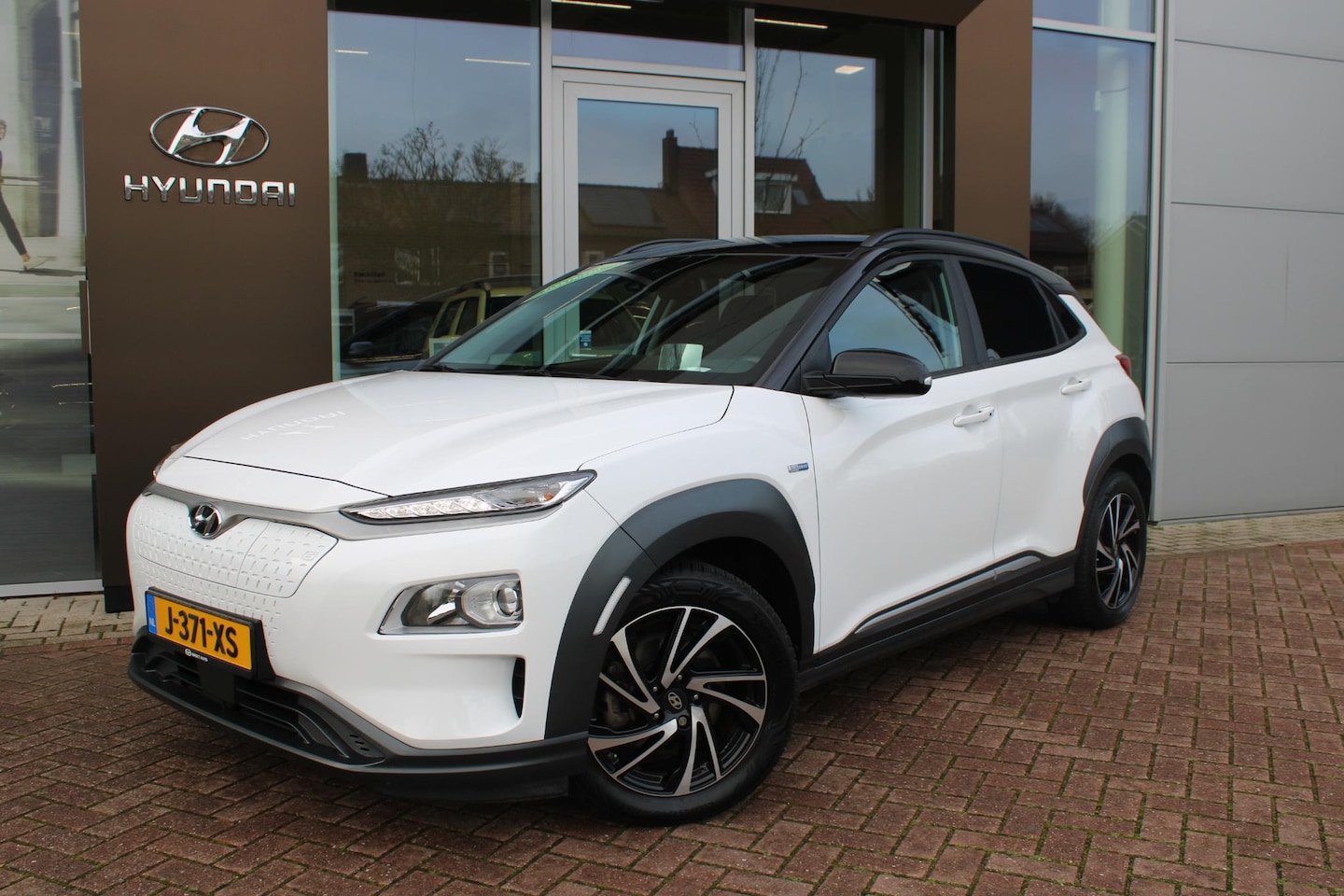 Hyundai Kona Electric - EV Fashion Design 64 kWh Airco Navi Camera Carplay Dealer onderhouden - AutoWereld.nl