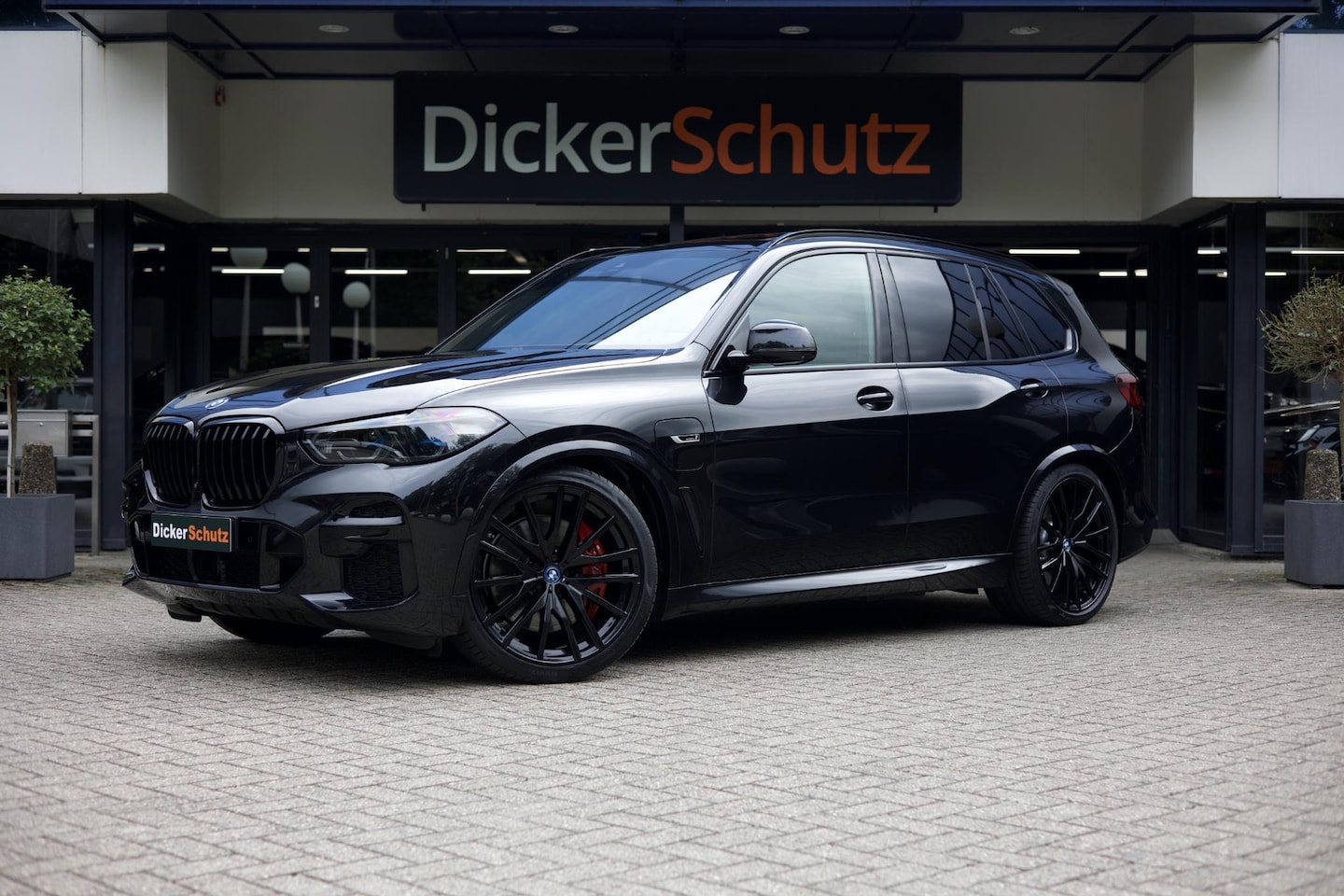 BMW X5 - XDrive45e M Sport | B&W | Pano | Trekhaak - AutoWereld.nl