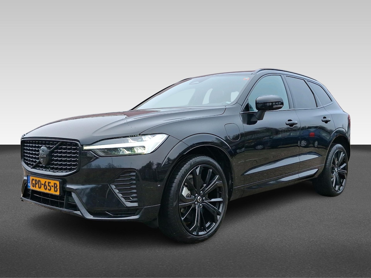Volvo XC60 - T6 Plug-In Hybrid 350pk Aut AWD Plus Black Edition | ELEK PANODAK | LEDER | 3 60 CAMERA - AutoWereld.nl