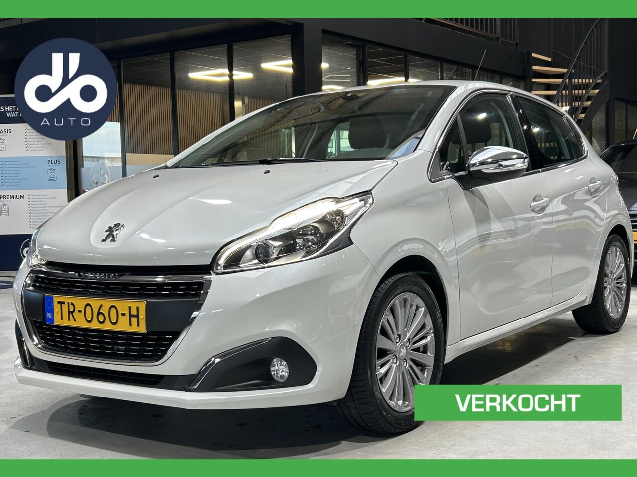 Peugeot 208 - 1.2 82pk 5-DRS PureTech Allure SET WINTERBANDEN GRATIS I NAVI I PDC I TREKHAAK I ORG.NL + - AutoWereld.nl