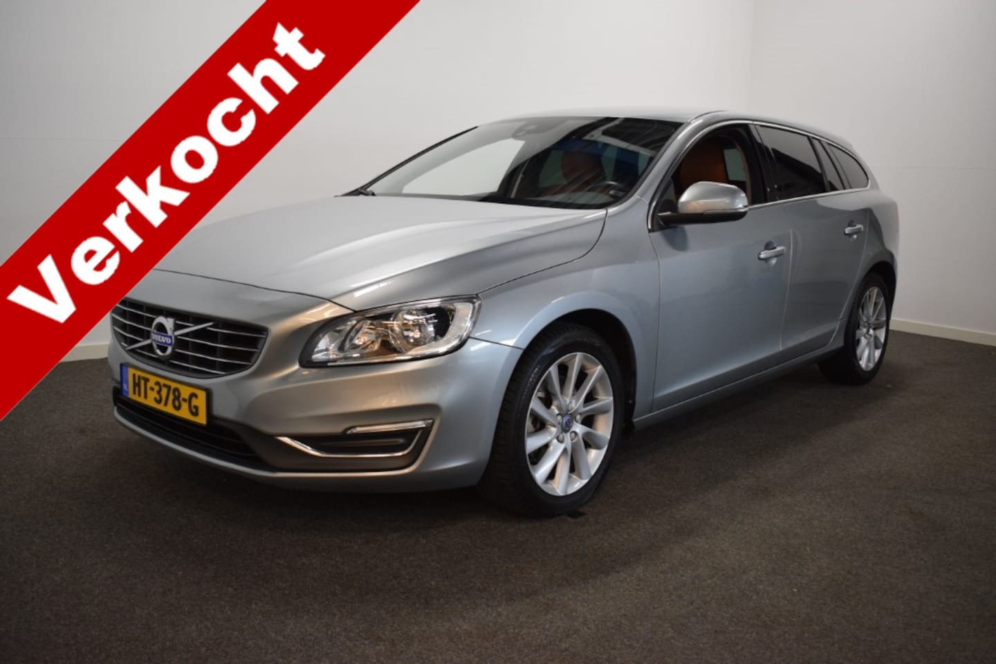 Volvo V60 - 2.0 T4 190pk AUT6 Summum/ Trekhaak 1600kg/ Leer/ Stoelverw./ Camera/ Donker glas/ Prijs is - AutoWereld.nl
