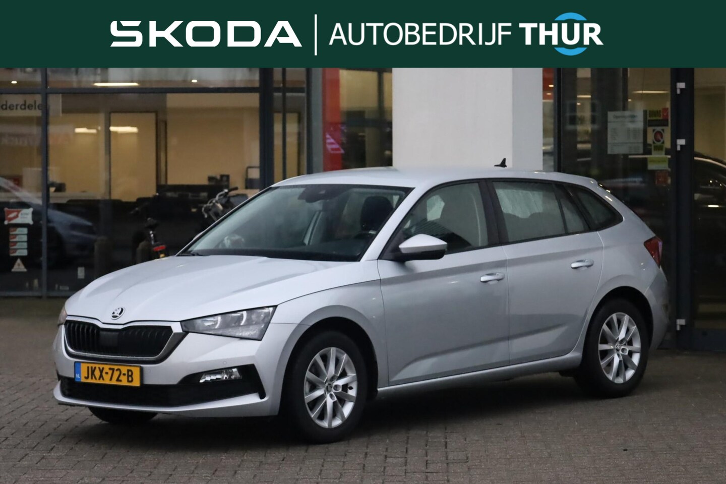 Skoda Scala - 1.0 TSI Ambition achteruitrijcamera spiegels inklapbaar cruise control parkeersensoren DAB - AutoWereld.nl
