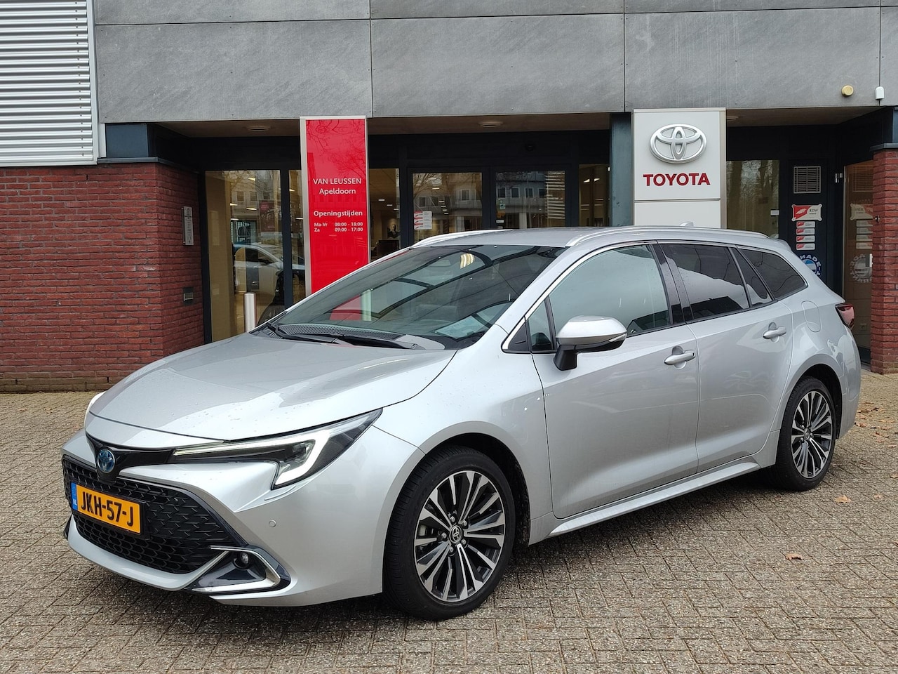 Toyota Corolla Touring Sports - Hybrid 140 DYNAMIC STOEL/STUURVERW EL-ACHTERKLEP BLIND SPOT PARK-SENSOREN LED KEYLESS 17'' - AutoWereld.nl