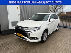 Mitsubishi Outlander - 2.4 PHEV Pure 1E EIG. / NED. AUTO / TREKHAAK MET 1500 KG GEREMD TREKGEWICHT /CAMERA / APPL