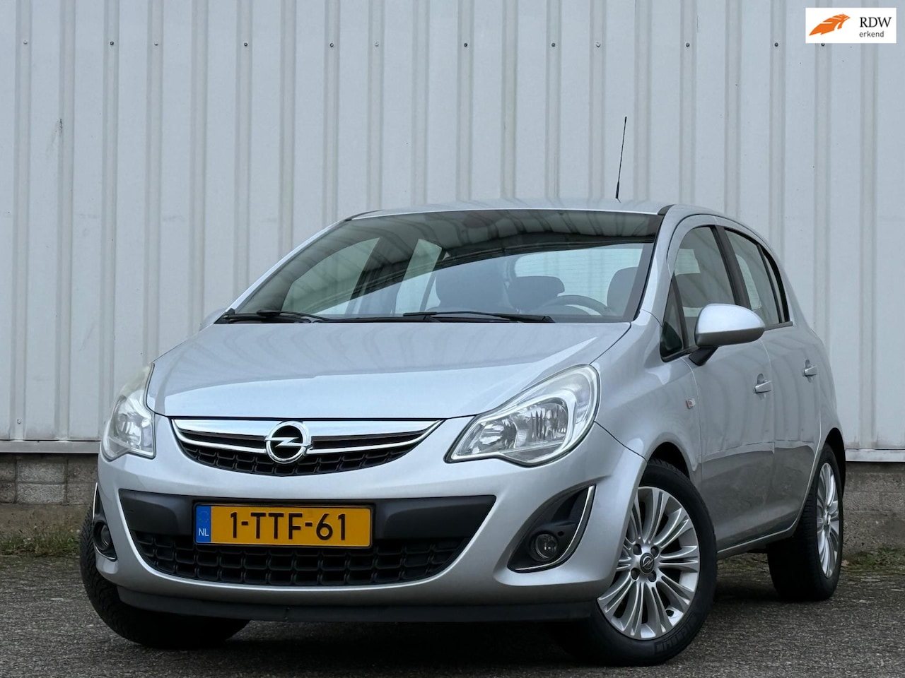 Opel Corsa - 1.4-16V Cosmo 1e Eigenaar,Navi,Climate,Cruise,Bleutooth,PDC,LMV,,DealerOnderhouden! - AutoWereld.nl