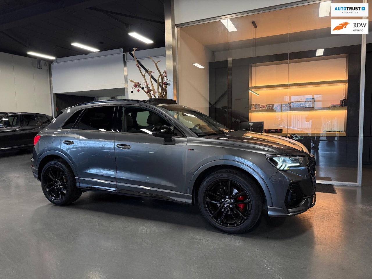 Audi Q3 - 35 TFSI 3X S line Panorama Camera Keyless - AutoWereld.nl