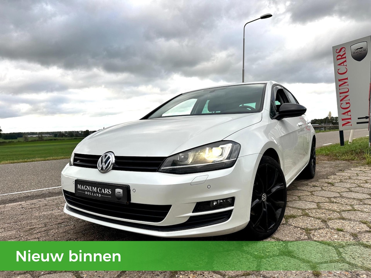 Volkswagen Golf - 1.4 TSI R-Line 5D Xenon verl, Navi Scherm Stoelverwarming Leder Velgen - AutoWereld.nl
