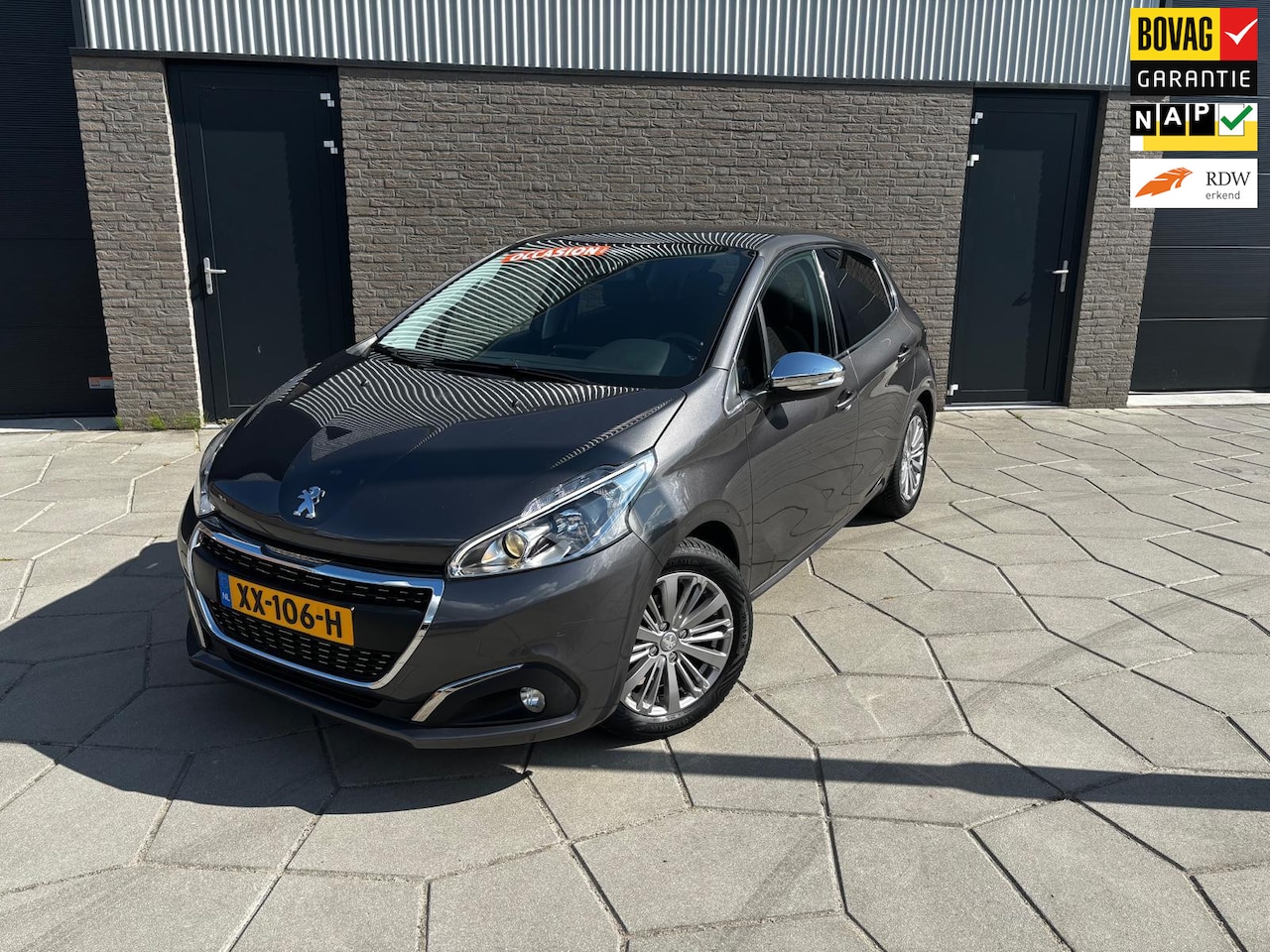 Peugeot 208 - 1.2 PureTech Allure|Mooi,Sportief,Veel chrome en Alu 5 Zits en All-Season - AutoWereld.nl