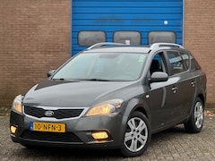 Kia Cee'd Sporty Wagon - 1.6 CRDi X-ecutive Clima 2010 Grijs