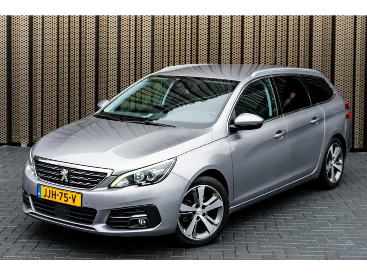 Peugeot 308 SW - 1.2 PureTech Allure | *Park Assist *CarPlay *Keyless Entry - AutoWereld.nl