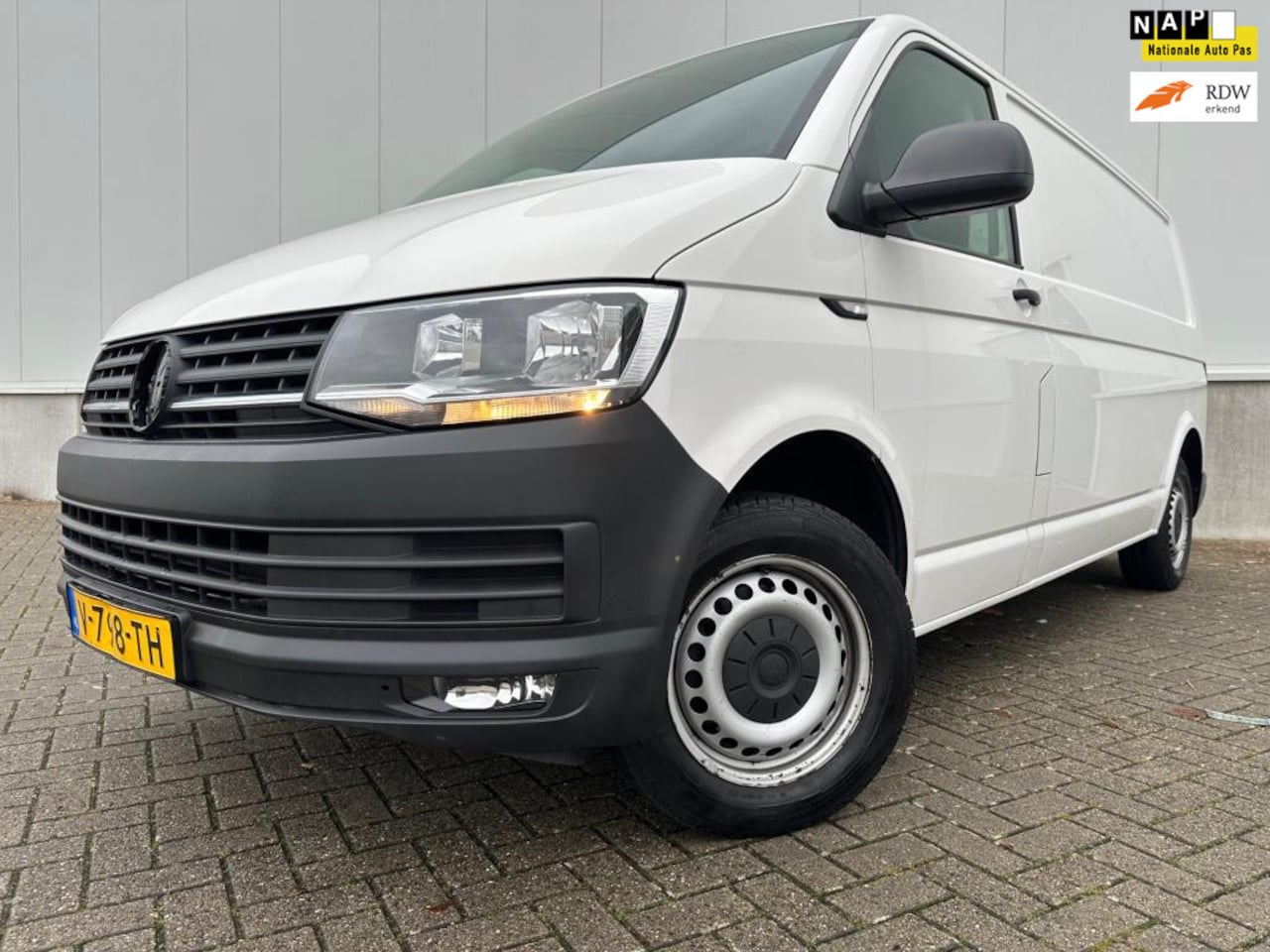 Volkswagen Transporter - 2.0 TDI L2H1 Comfortline Navi, Trekhaak, NL auto..... - AutoWereld.nl