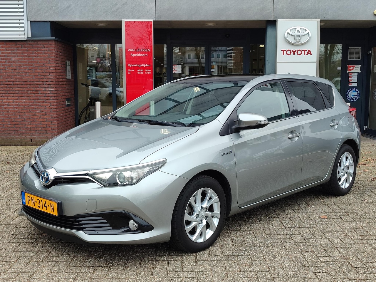 Toyota Auris - 1.8 HYBRID TREND 5-DEURS PANODAK NAVI CRUISE BLUETOOTH CAMERA 16''LM-VELGEN NL-AUTO - AutoWereld.nl