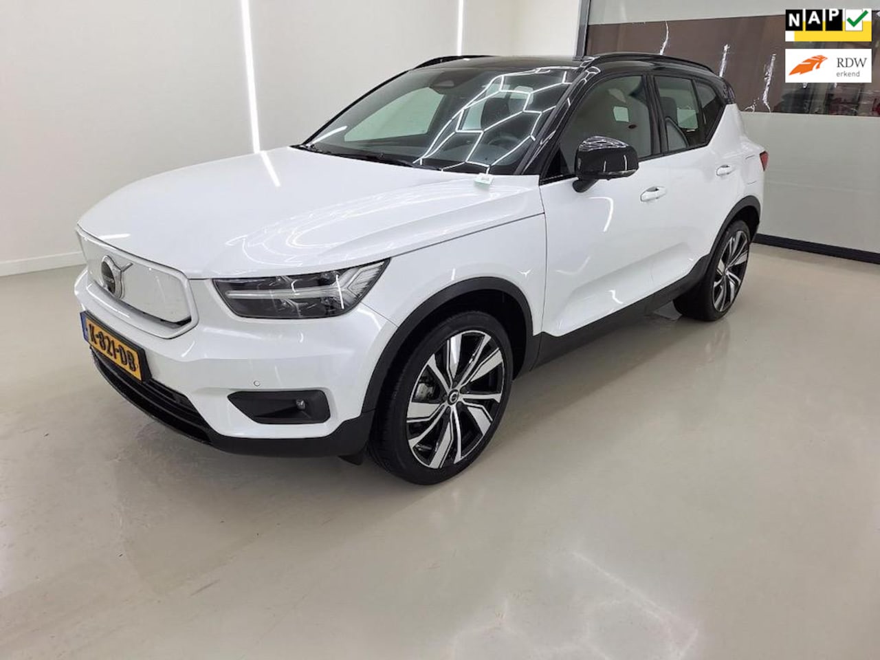 Volvo XC40 - Recharge P8 AWD R-Design | SOH 91% | Panoramadak | Trekhaak | Harman Kardon | Leder | Crui - AutoWereld.nl
