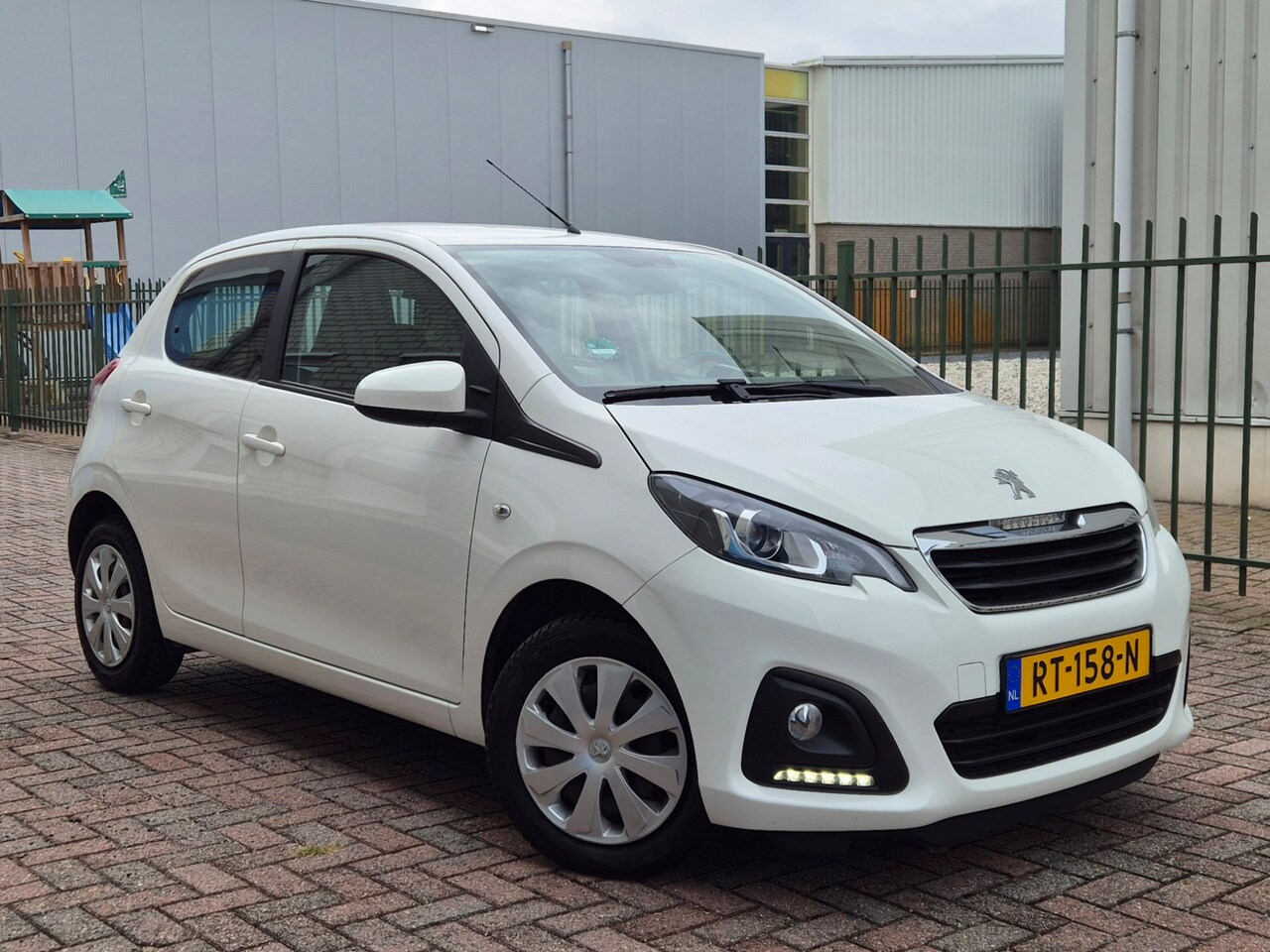 Peugeot 108 - 1.0 e-VTi Airco-Led-Bluetooth-N.A.P-Apk Nieuw - AutoWereld.nl