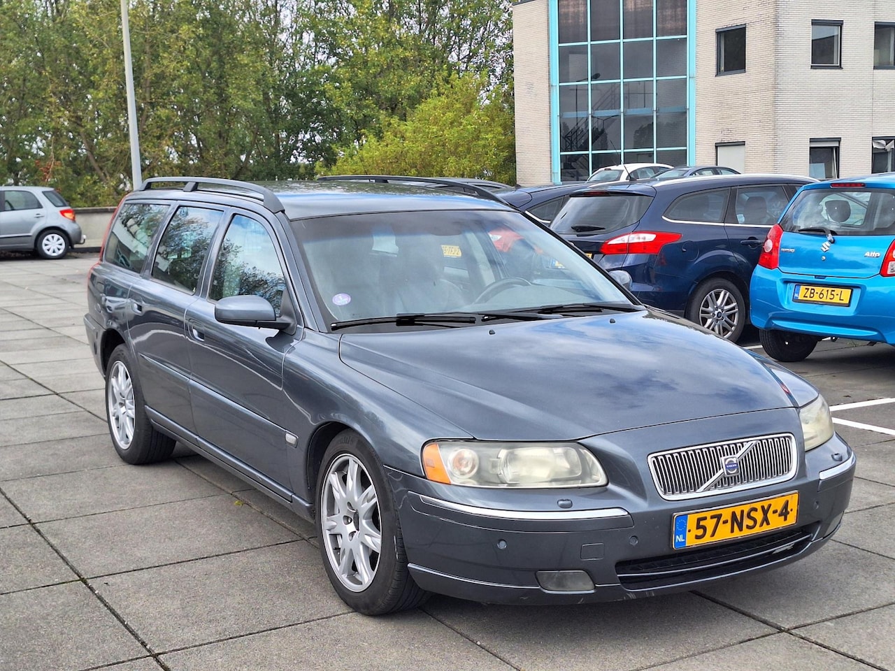 Volvo V70 - €2250,-2.5T AWD 250 Pk Vol ! Trekhaak Navi - AutoWereld.nl